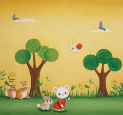 帮我设计一个三华李主题的墙绘，同时具有以下特点：童趣 简笔画 有故事性 有小动物
